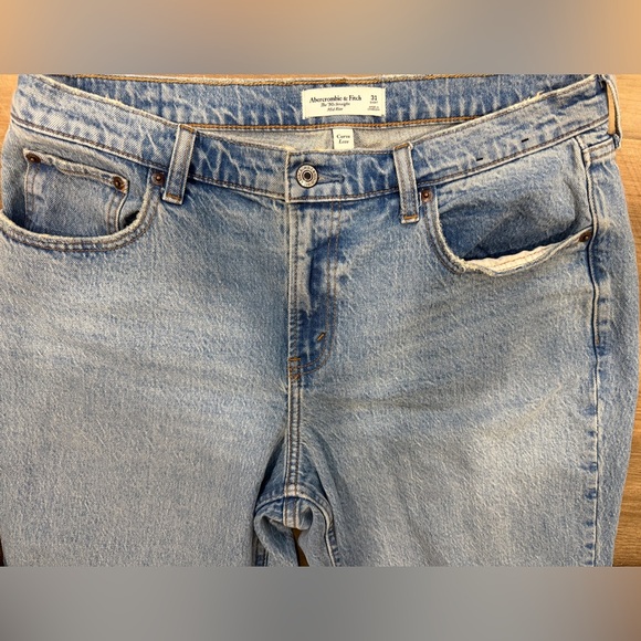 Abercrombie & Fitch Light Blue 90’s Straight Leg Mid Rise Curve Love Jeans - Picture 4 of 4
